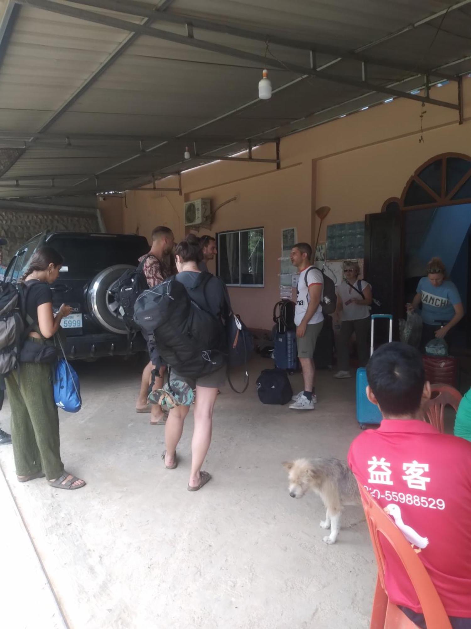 Lamorn Guesthouse Nong Khiaw Bagian luar foto