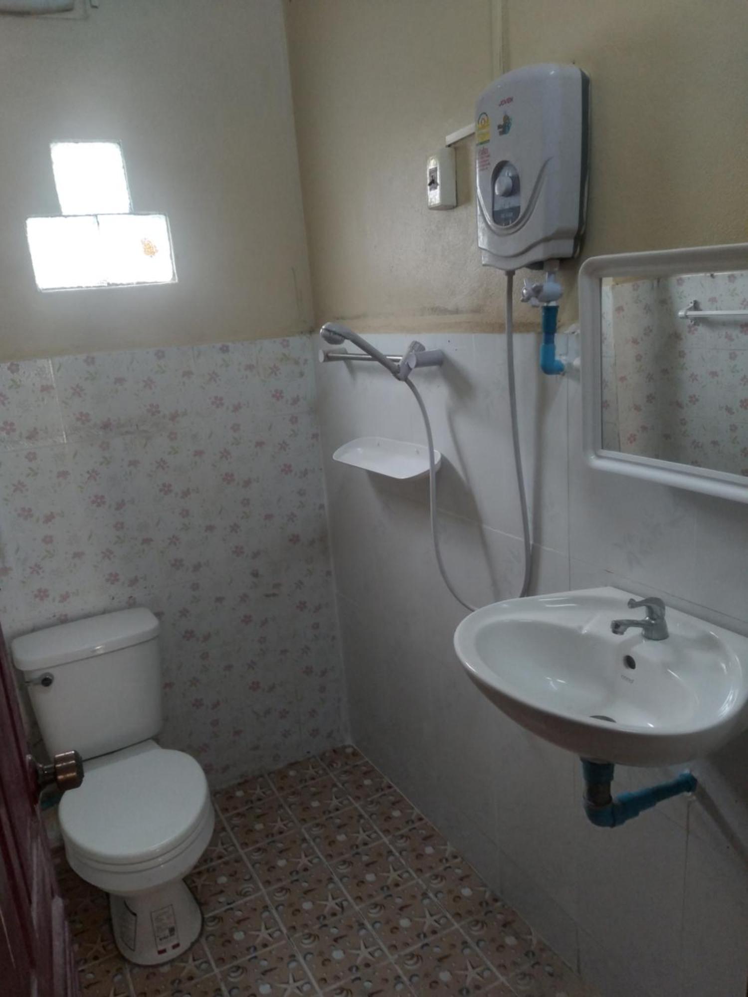 Lamorn Guesthouse Nong Khiaw Bagian luar foto