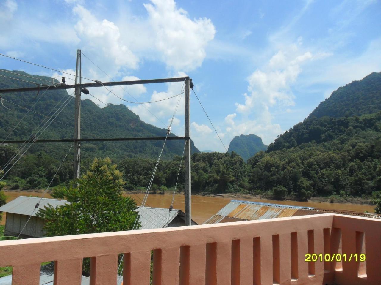 Lamorn Guesthouse Nong Khiaw Bagian luar foto